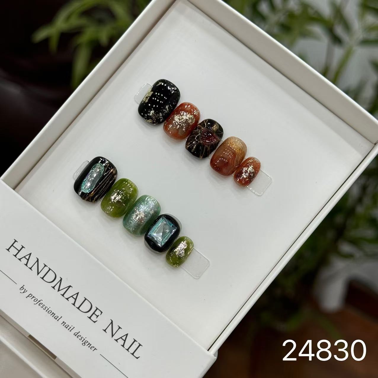 Handmade Long False Nails with a High-End Look, Enhancing Skin Tone, Popular Cat-Eye Style, Luxurious Manicure