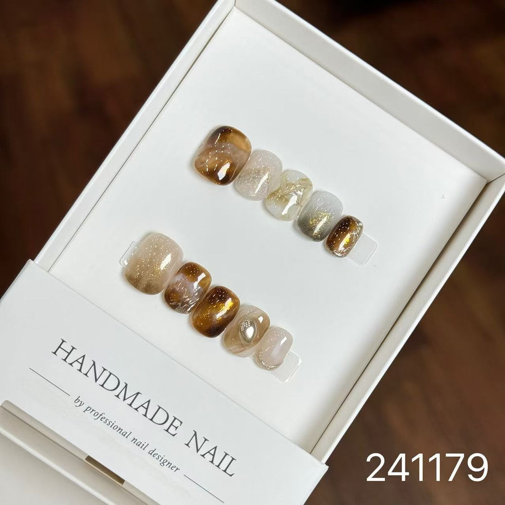 Handmade Long False Nails with a High-End Look, Enhancing Skin Tone, Popular Cat-Eye Style, Luxurious Manicure