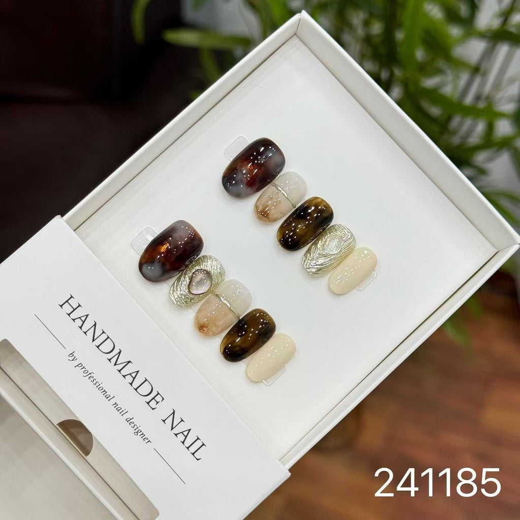 Handmade Long False Nails with a High-End Look, Enhancing Skin Tone, Popular Cat-Eye Style, Luxurious Manicure