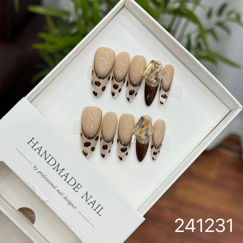 Handmade Long False Nails with a High-End Look, Enhancing Skin Tone, Popular Cat-Eye Style, Luxurious Manicure