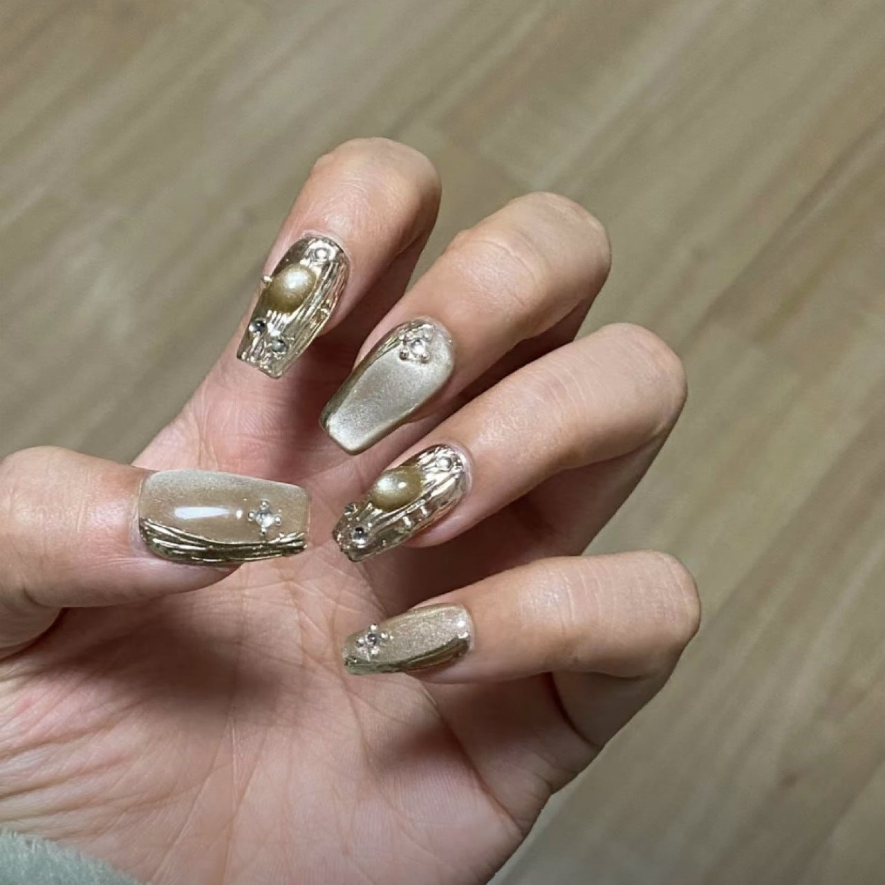 Silver-white scepter Buccellati champagne-colored French cat-eye high-quality handmade press-on nails wholesale from the source manufacturer