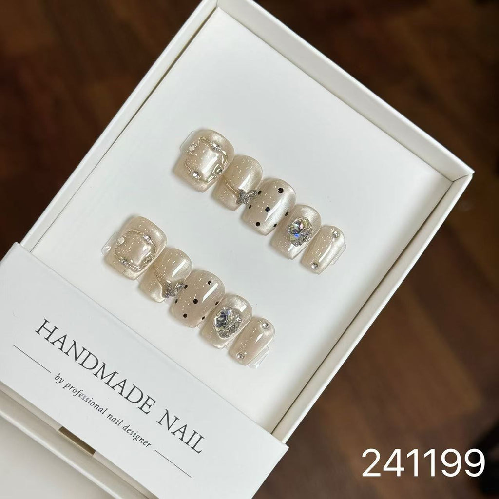 Handmade Long False Nails with a High-End Look, Enhancing Skin Tone, Popular Cat-Eye Style, Luxurious Manicure