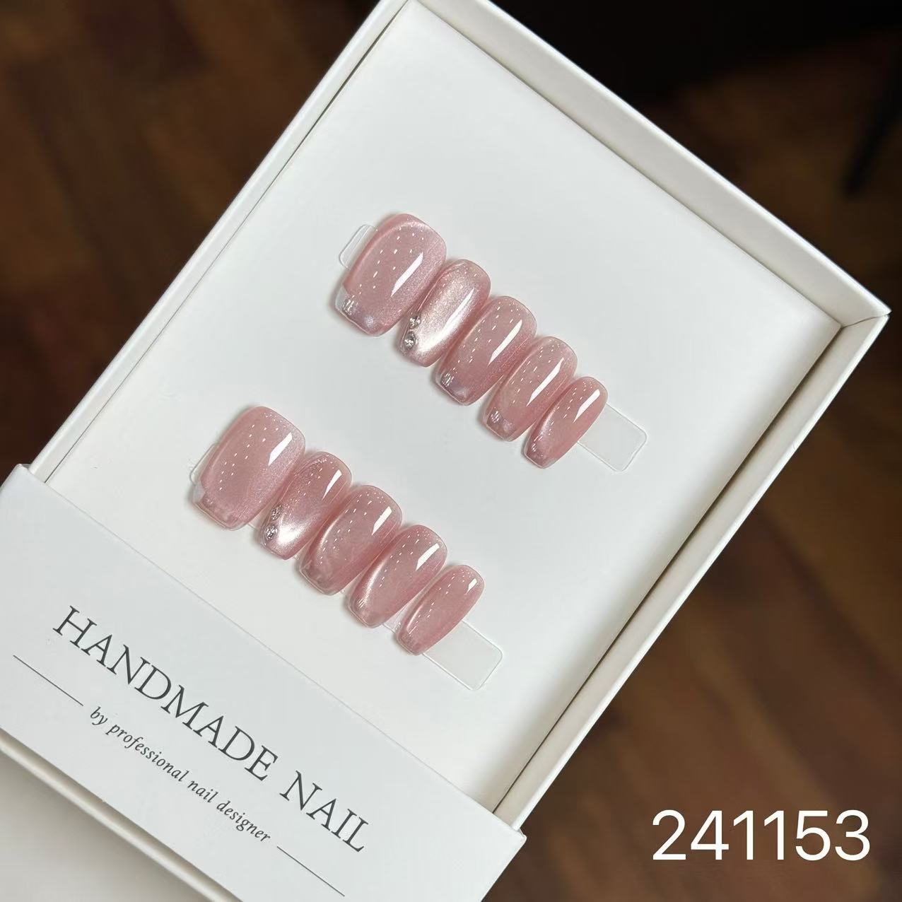 Handmade Long False Nails with a High-End Look, Enhancing Skin Tone, Popular Cat-Eye Style, Luxurious Manicure