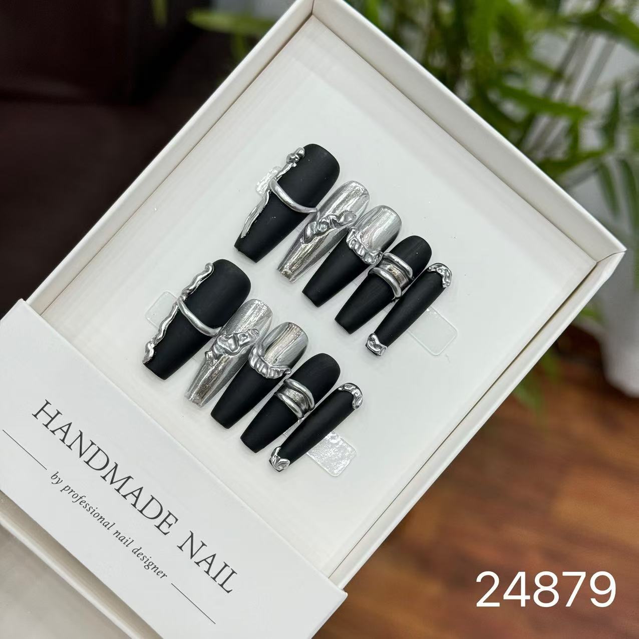 Handmade Long False Nails with a High-End Look, Enhancing Skin Tone, Popular Cat-Eye Style, Luxurious Manicure