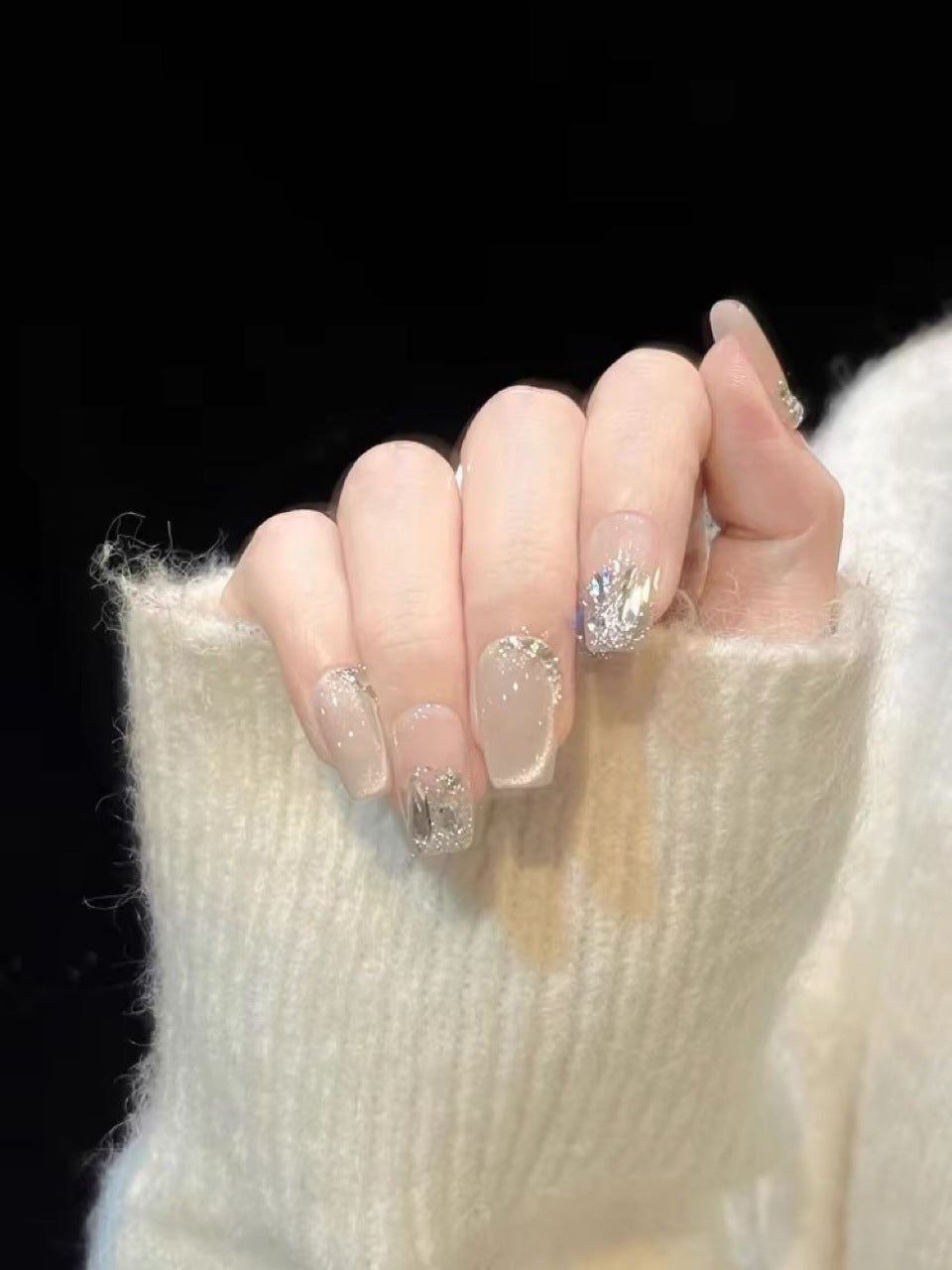 [Half Moon Curve] Flashing Light Therapy Whitening Cat Eye Rhinestones Purely Handmade Wearable Nails Manicure Handmade High-End Finished Products Wholesale