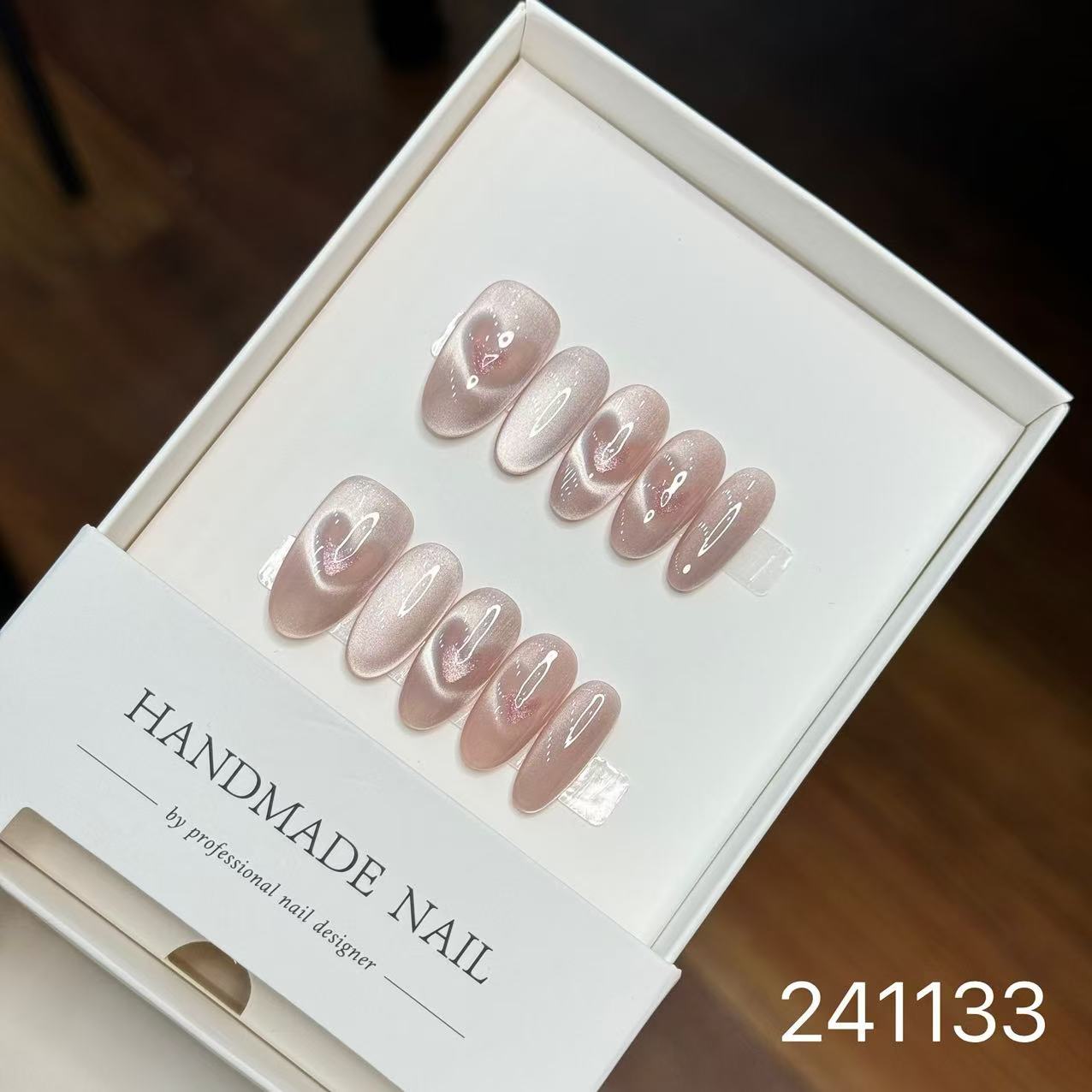 Handmade Long False Nails with a High-End Look, Enhancing Skin Tone, Popular Cat-Eye Style, Luxurious Manicure