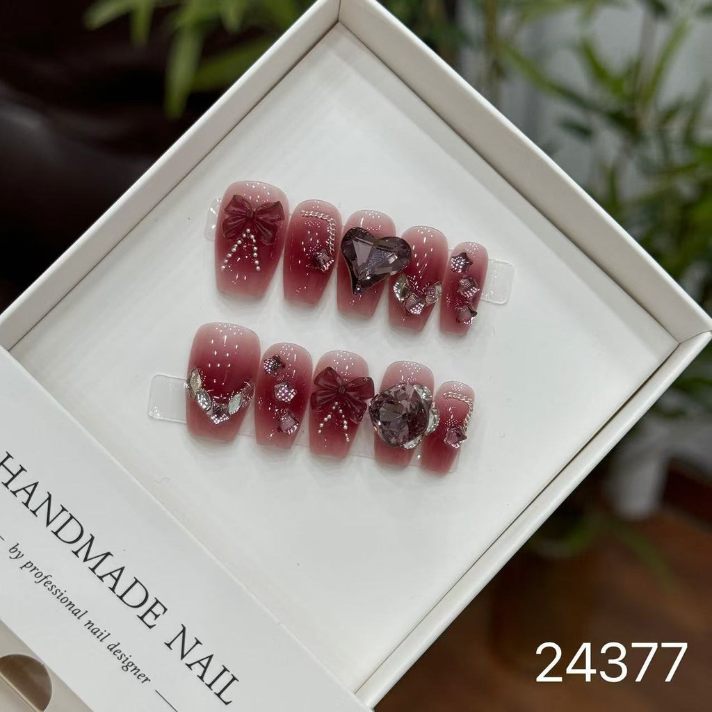 Handmade Long False Nails with a High-End Look, Enhancing Skin Tone, Popular Cat-Eye Style, Luxurious Manicure