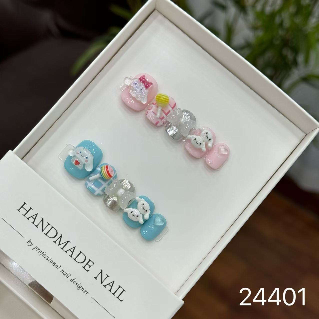Handmade Long False Nails with a High-End Look, Enhancing Skin Tone, Popular Cat-Eye Style, Luxurious Manicure