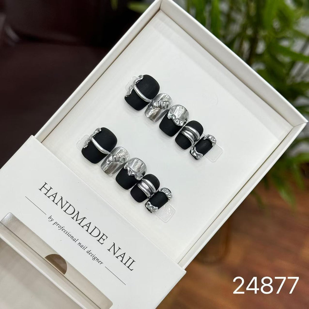 Handmade Long False Nails with a High-End Look, Enhancing Skin Tone, Popular Cat-Eye Style, Luxurious Manicure
