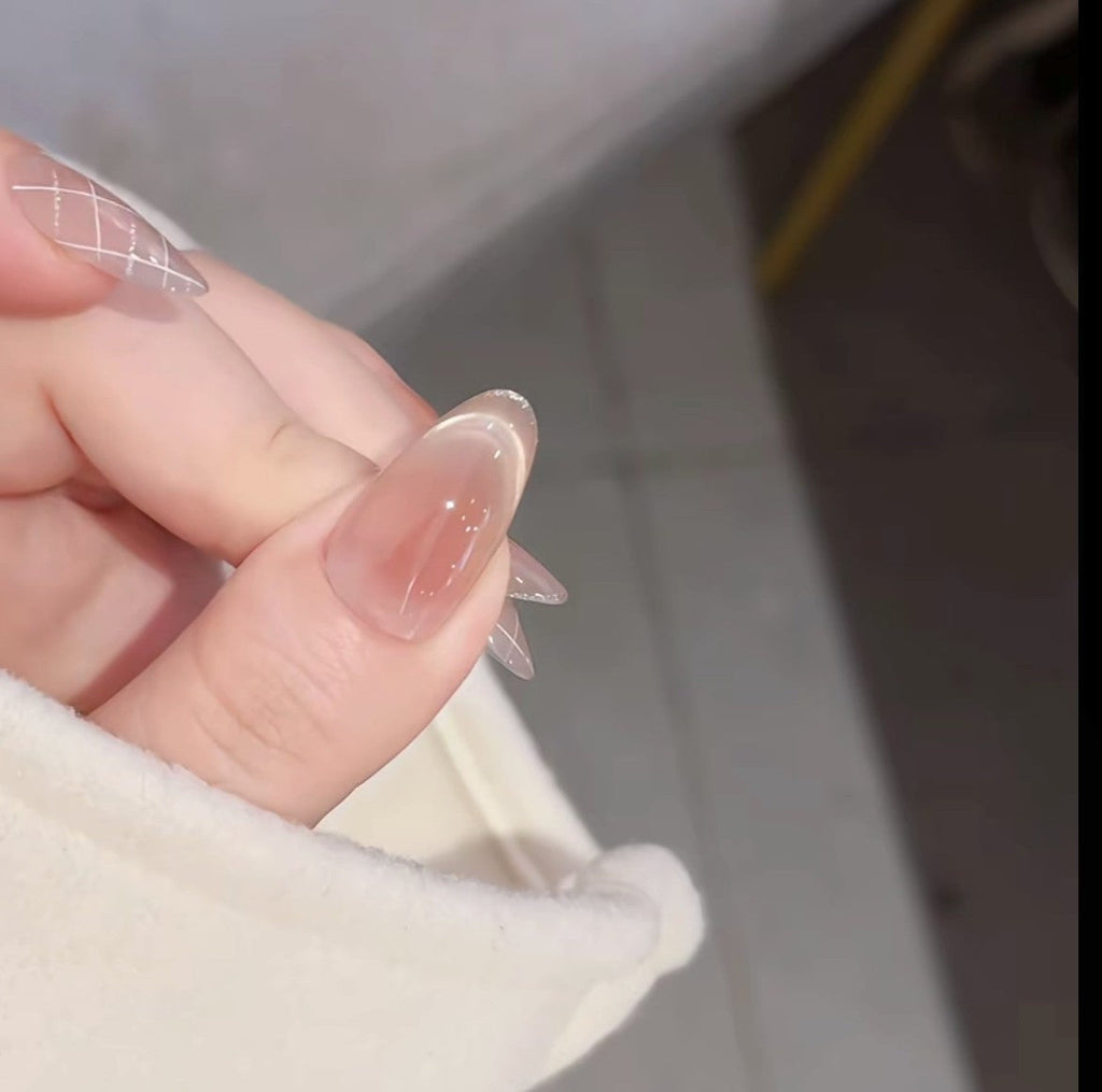 Shimmering milk tea plaid cat-eye press-on nails, high-end nude color, simple and elegant, light luxury style, sophisticated fake nails wholesale