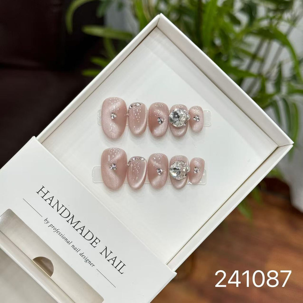 Handmade Long False Nails with a High-End Look, Enhancing Skin Tone, Popular Cat-Eye Style, Luxurious Manicure