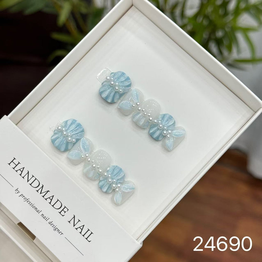 Handmade Long False Nails with a High-End Look, Enhancing Skin Tone, Popular Cat-Eye Style, Luxurious Manicure