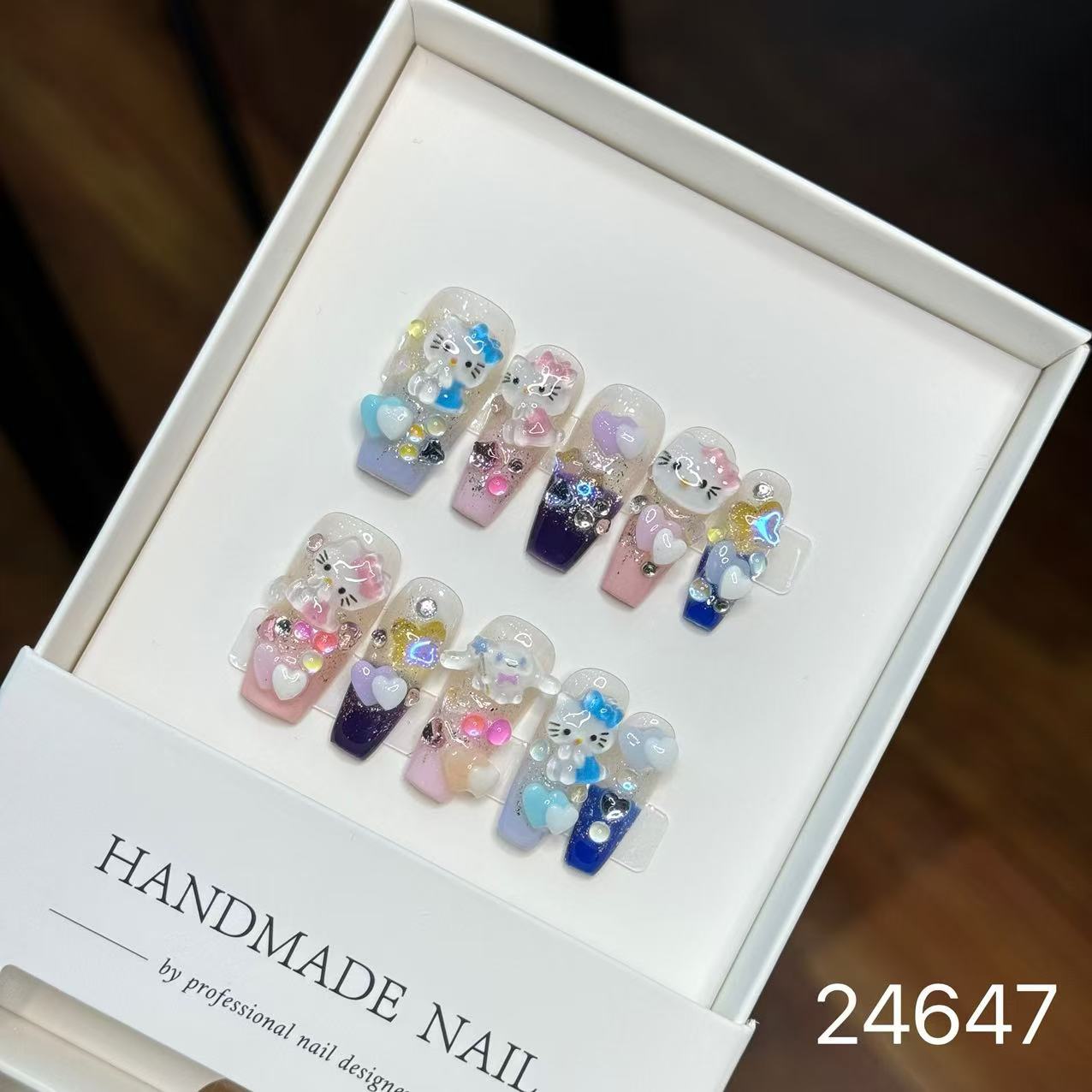 Handmade Long False Nails with a High-End Look, Enhancing Skin Tone, Popular Cat-Eye Style, Luxurious Manicure