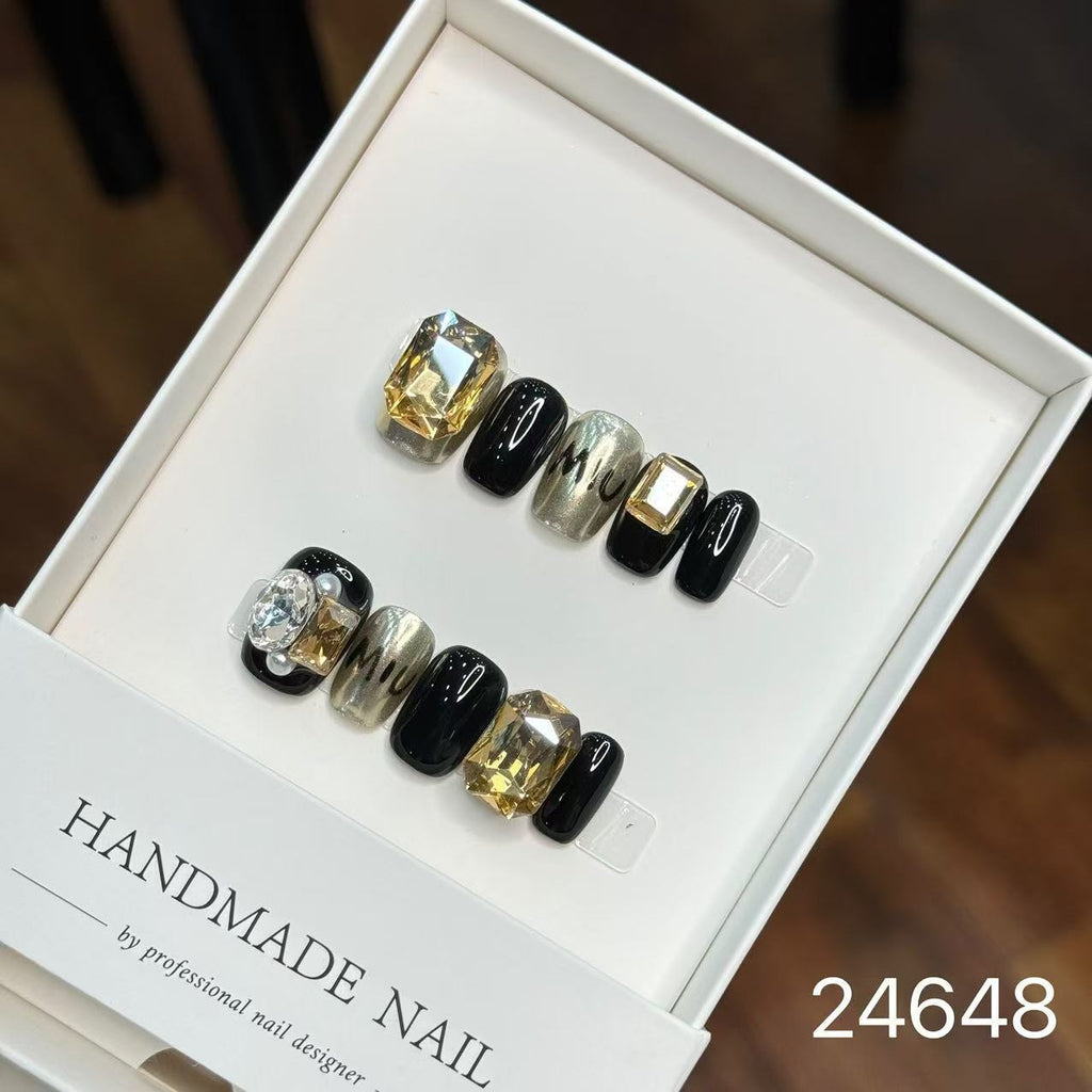 Handmade Long False Nails with a High-End Look, Enhancing Skin Tone, Popular Cat-Eye Style, Luxurious Manicure