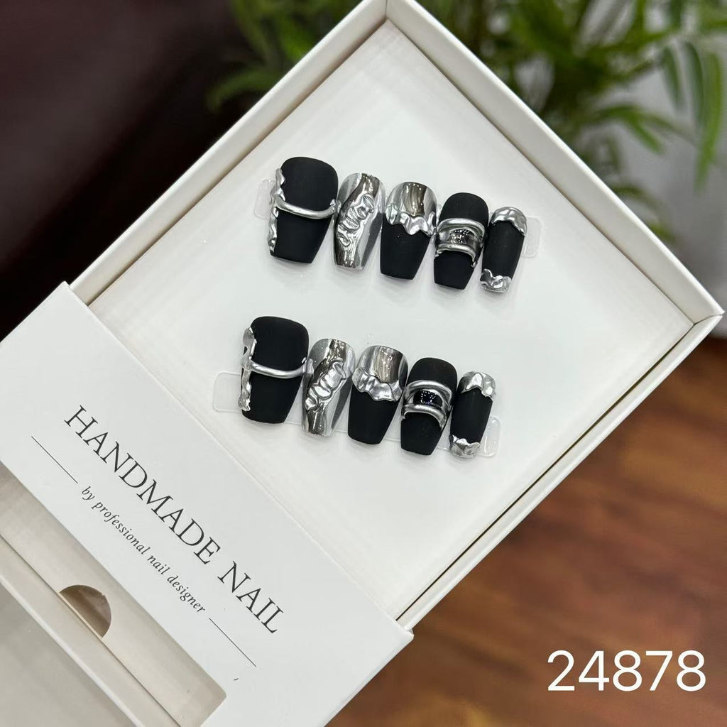 Handmade Long False Nails with a High-End Look, Enhancing Skin Tone, Popular Cat-Eye Style, Luxurious Manicure