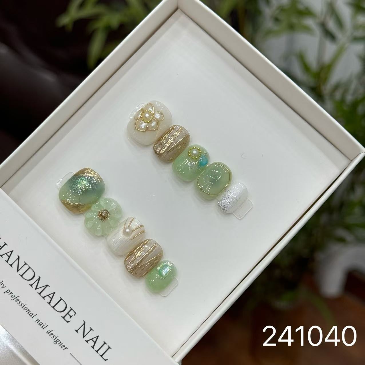Handmade Long False Nails with a High-End Look, Enhancing Skin Tone, Popular Cat-Eye Style, Luxurious Manicure