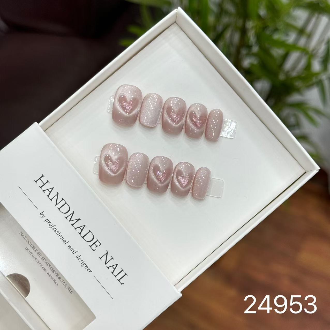 Handmade Long False Nails with a High-End Look, Enhancing Skin Tone, Popular Cat-Eye Style, Luxurious Manicure
