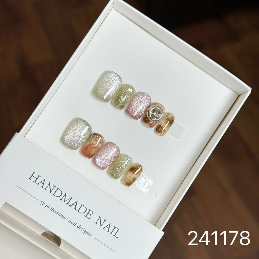 Handmade Long False Nails with a High-End Look, Enhancing Skin Tone, Popular Cat-Eye Style, Luxurious Manicure
