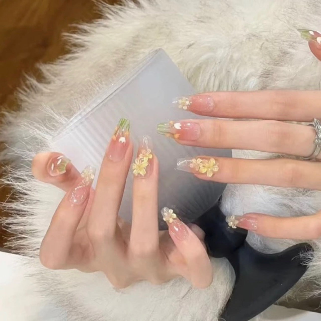 [Tulip Sea] Handmade, popular on Xiaohongshu, light luxury, high-end, medium-long length, wholesale gel nail tips, wearable fake nails