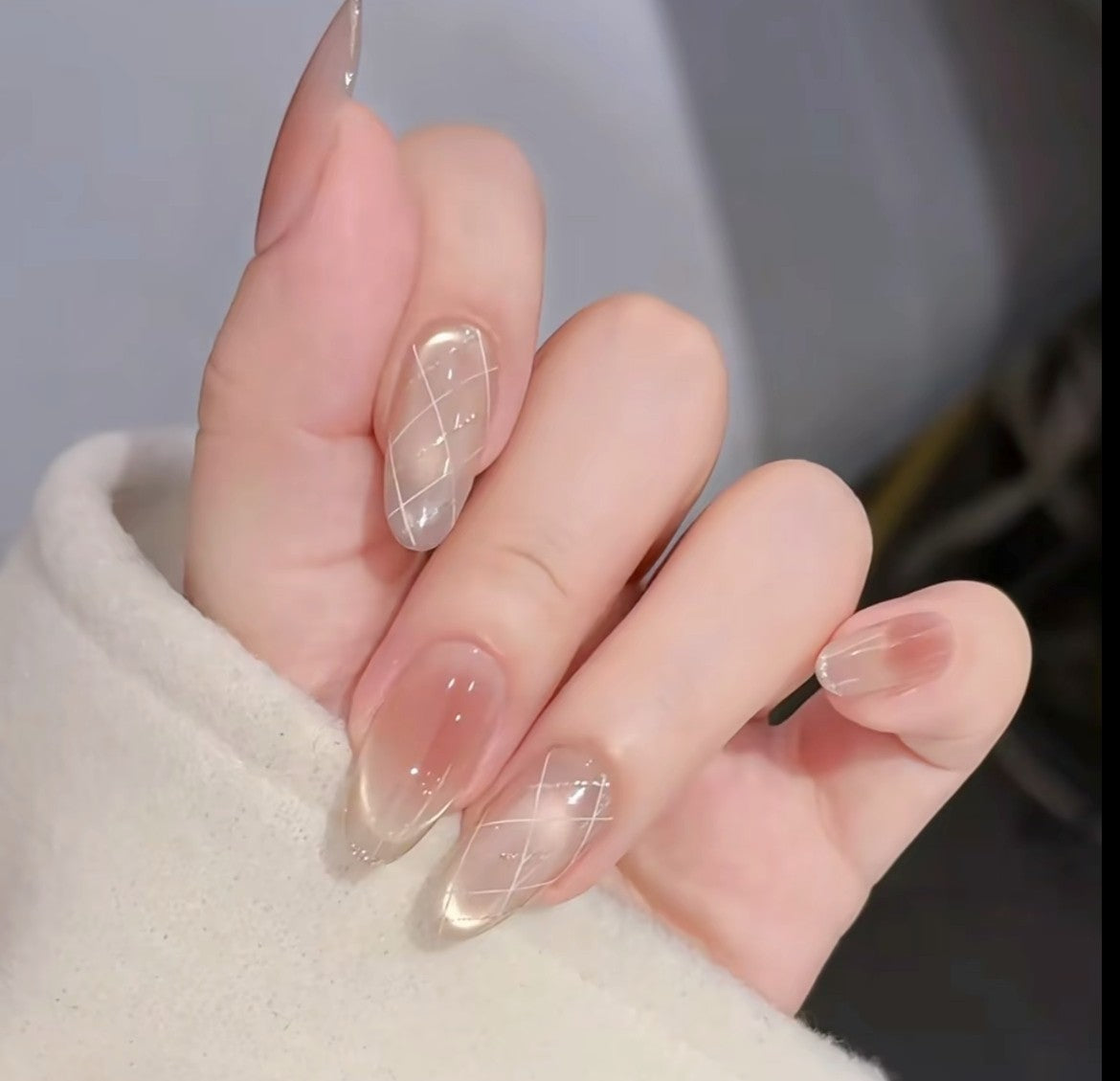 Shimmering milk tea plaid cat-eye press-on nails, high-end nude color, simple and elegant, light luxury style, sophisticated fake nails wholesale