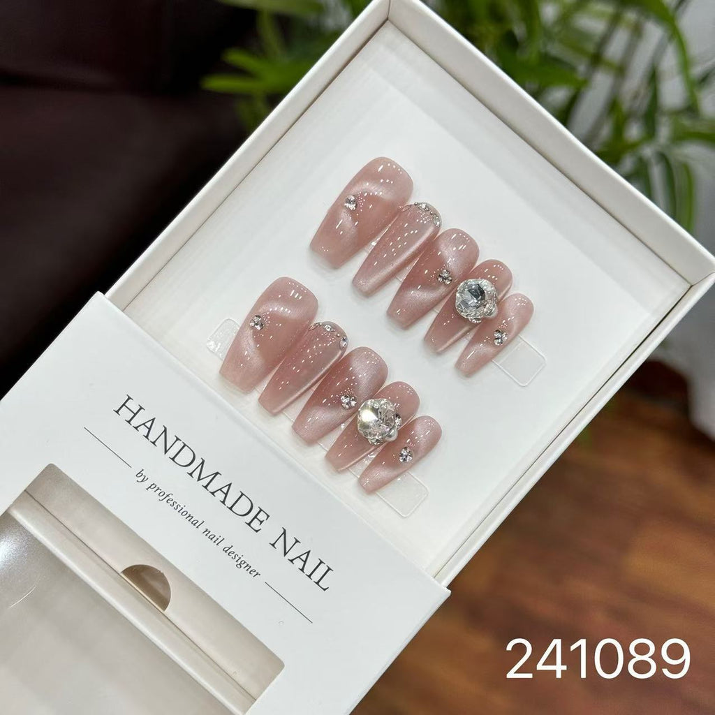 Handmade Long False Nails with a High-End Look, Enhancing Skin Tone, Popular Cat-Eye Style, Luxurious Manicure