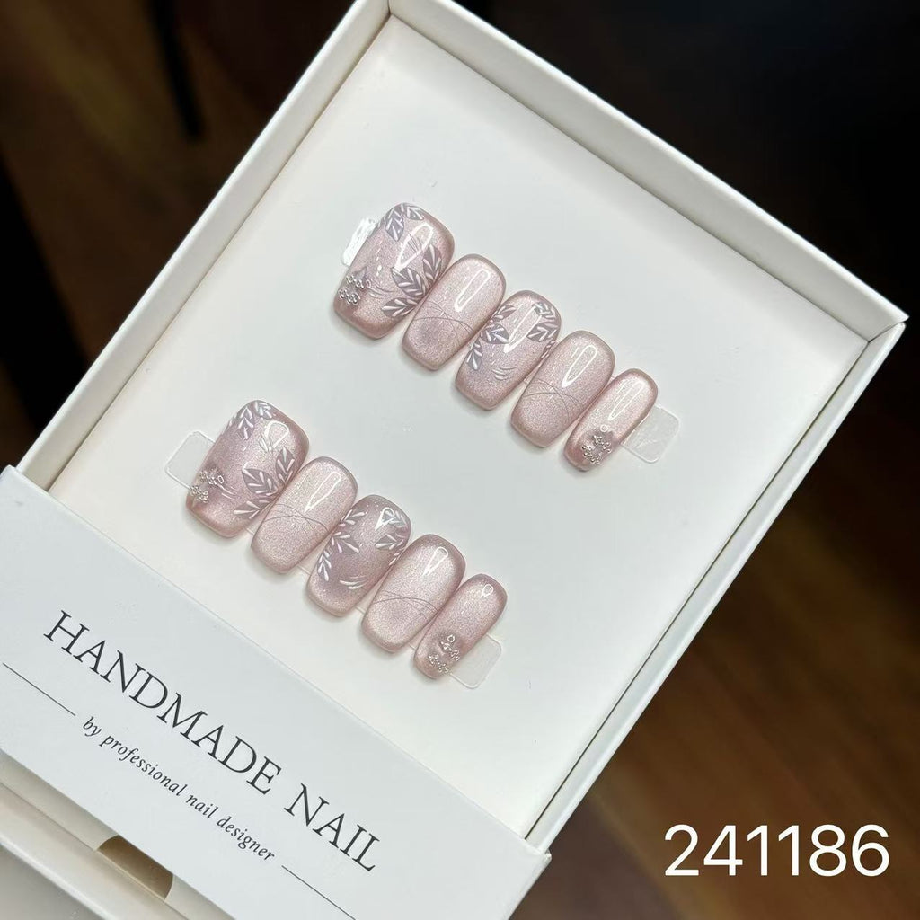Handmade Long False Nails with a High-End Look, Enhancing Skin Tone, Popular Cat-Eye Style, Luxurious Manicure