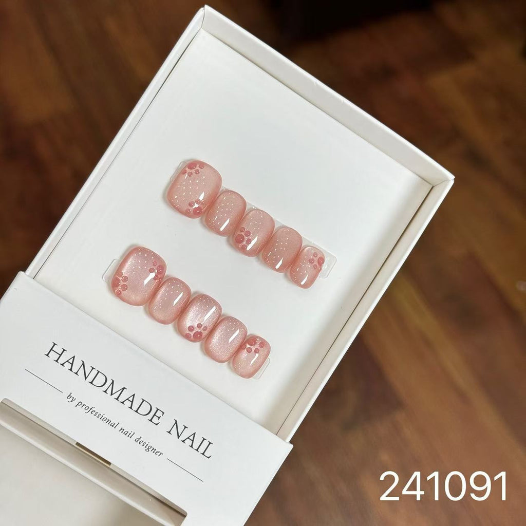 Handmade Long False Nails with a High-End Look, Enhancing Skin Tone, Popular Cat-Eye Style, Luxurious Manicure