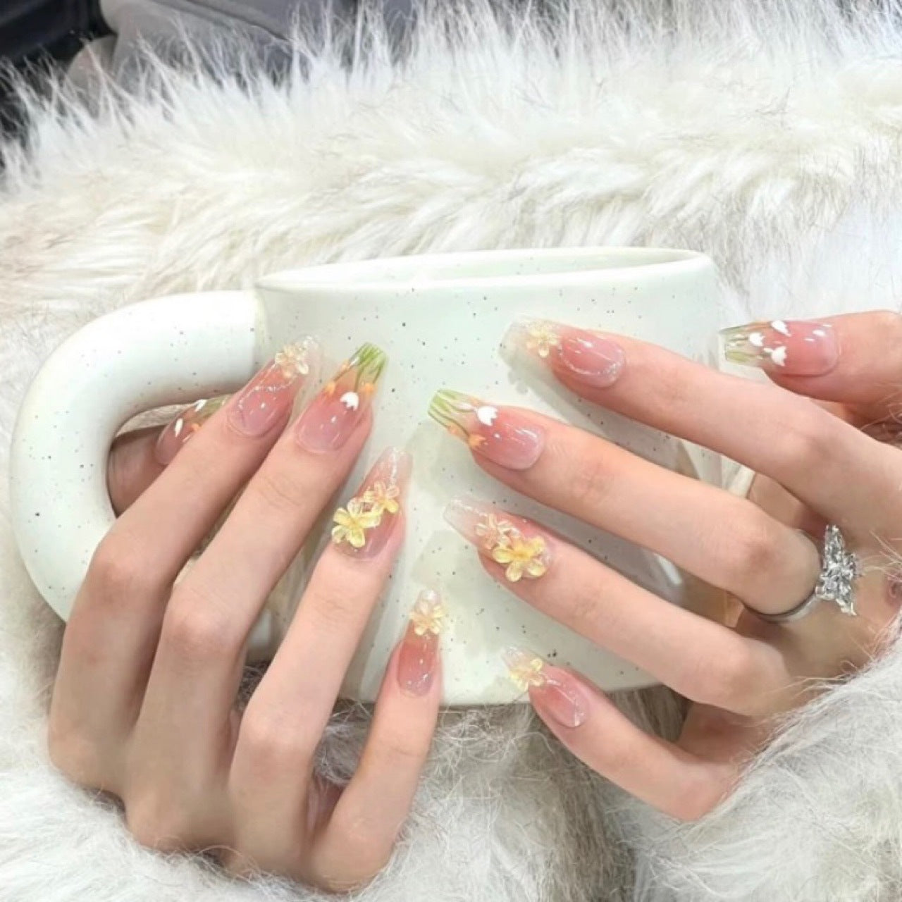 [Tulip Sea] Handmade, popular on Xiaohongshu, light luxury, high-end, medium-long length, wholesale gel nail tips, wearable fake nails