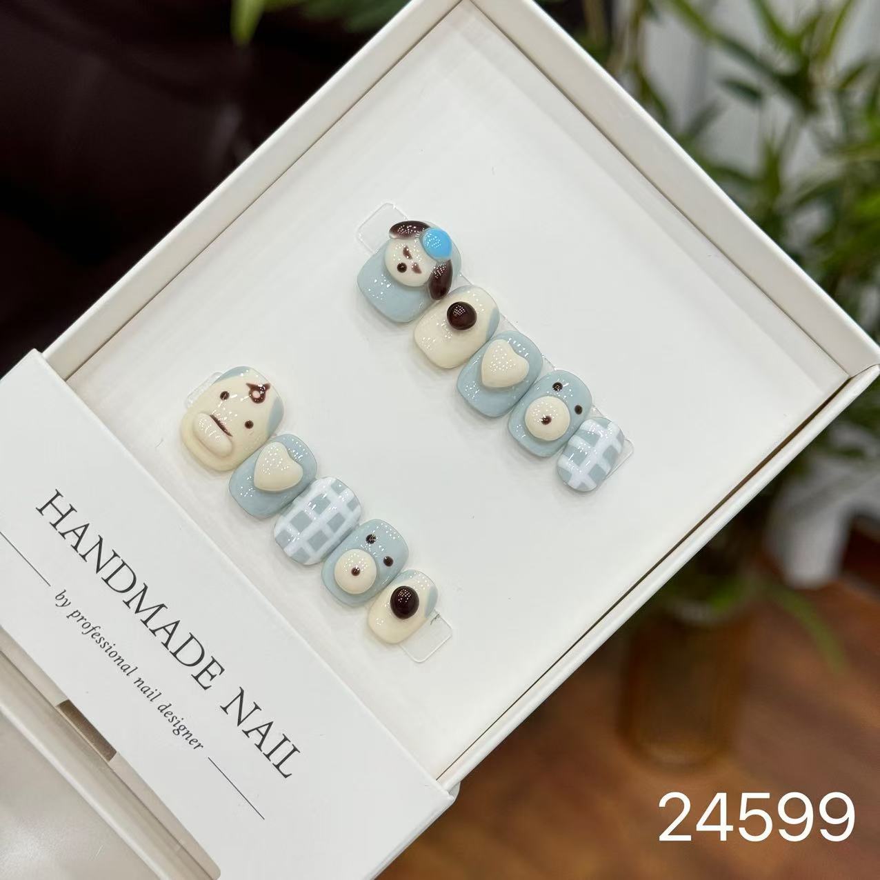 Handmade Long False Nails with a High-End Look, Enhancing Skin Tone, Popular Cat-Eye Style, Luxurious Manicure