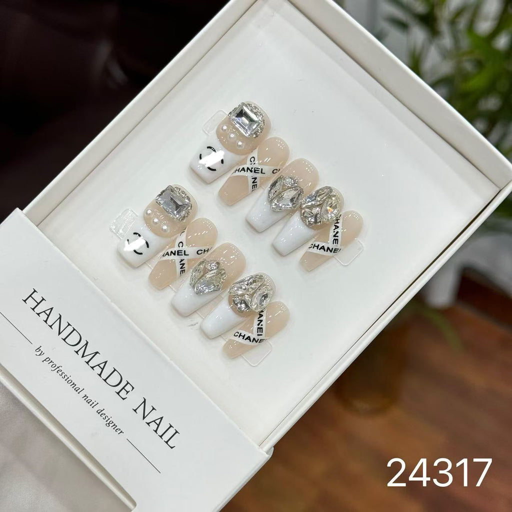 Handmade Long False Nails with a High-End Look, Enhancing Skin Tone, Popular Cat-Eye Style, Luxurious Manicure
