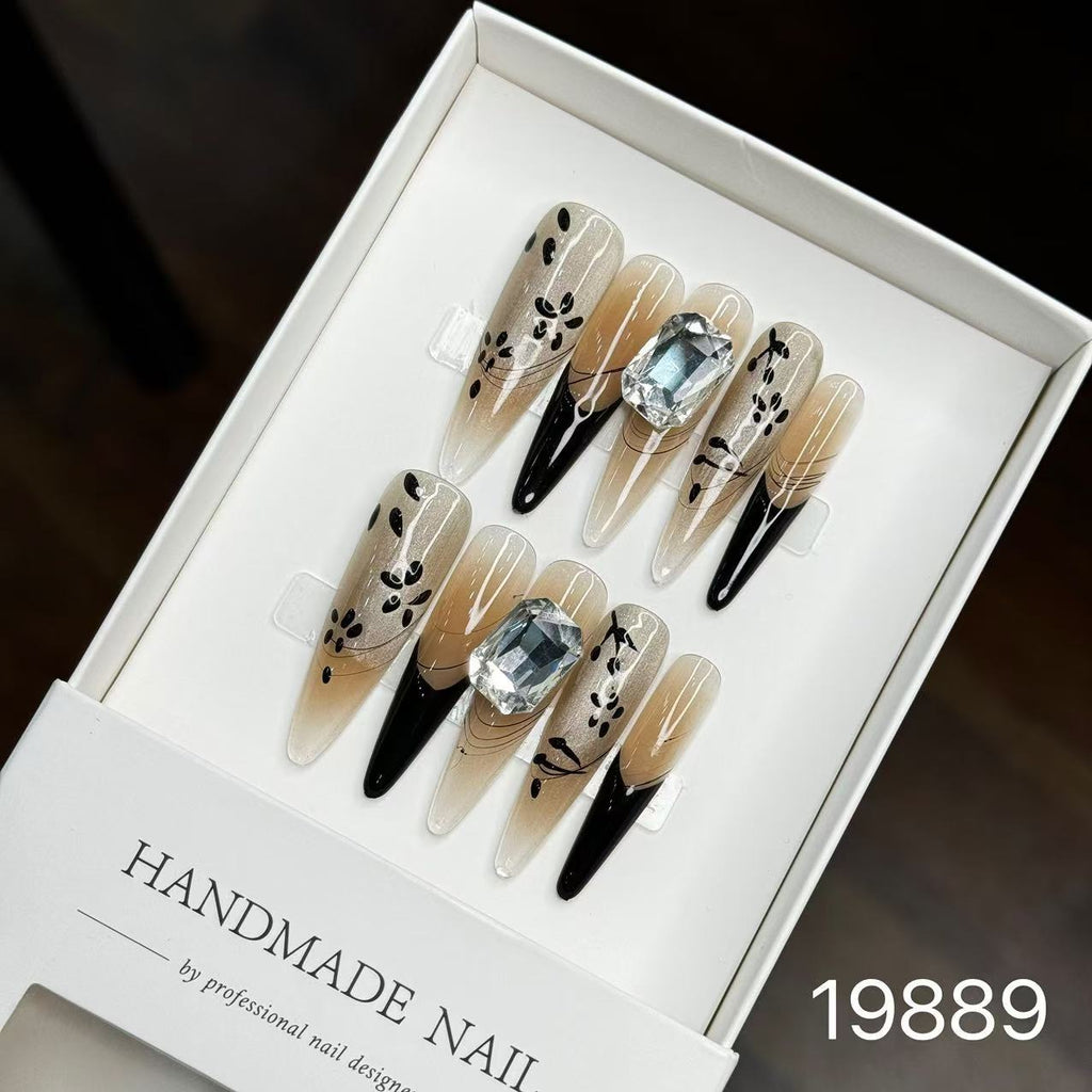 Handmade Long False Nails with a High-End Look, Enhancing Skin Tone, Popular Cat-Eye Style, Luxurious Manicure